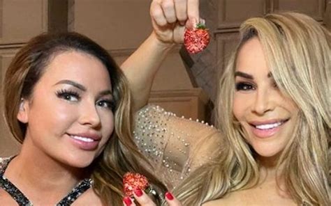 Natalya & Sister Jenni Neidhart Show Off With Insanely。